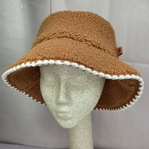 UGG | Accessories | Nwt Ugg Womens Scalloped Edge Bucket Hat  display picture 2